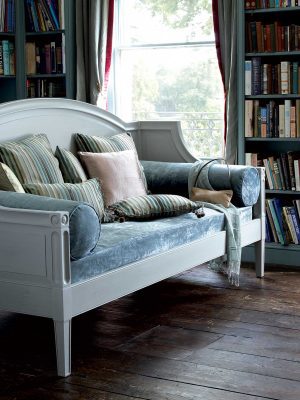 Karelian Day Bed with Scalloped Ends (K304S)