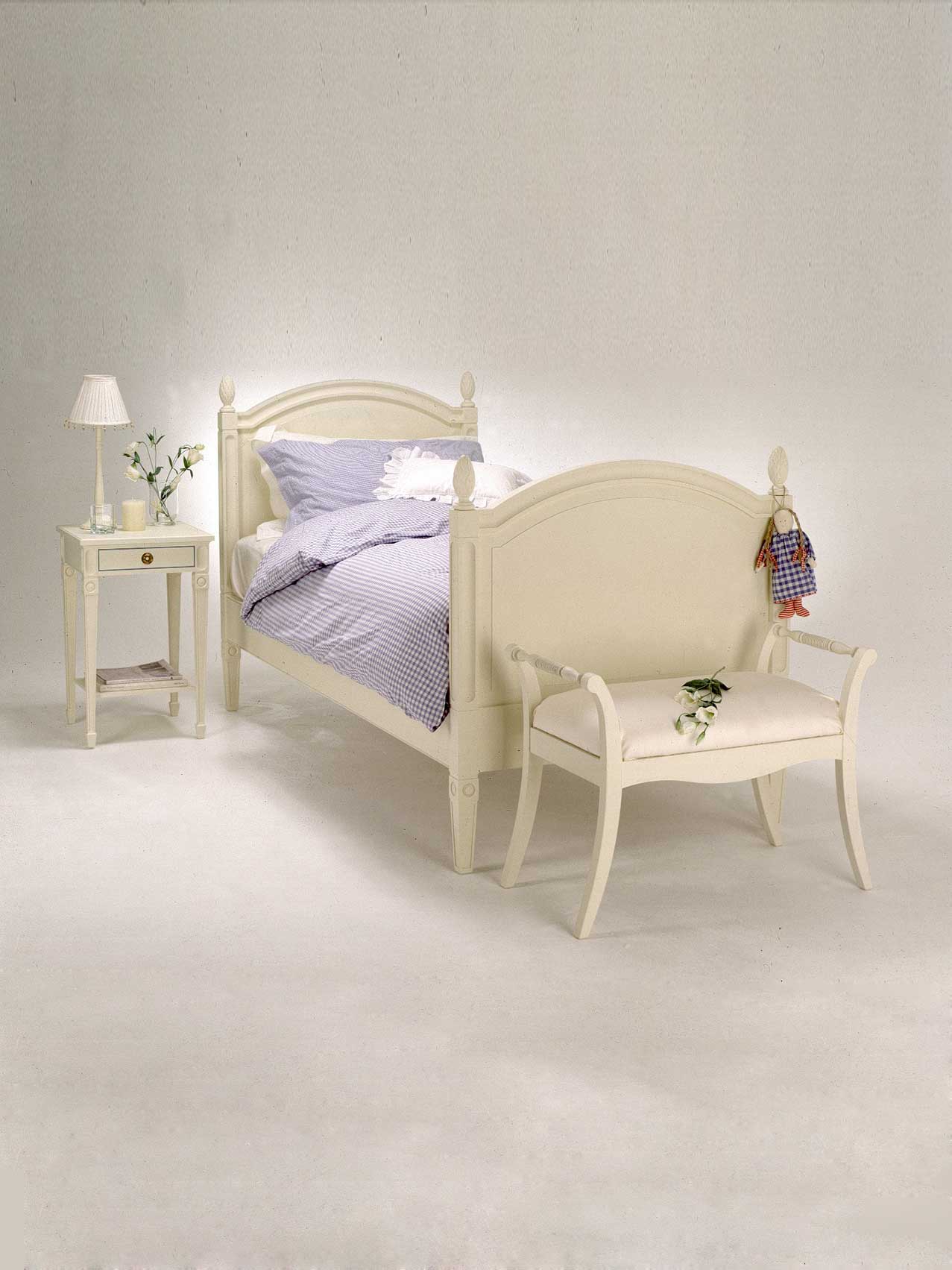 Children's Karelian Bed (K300)