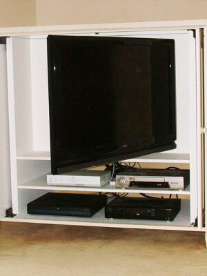 Cabinet with extending TV Pivot